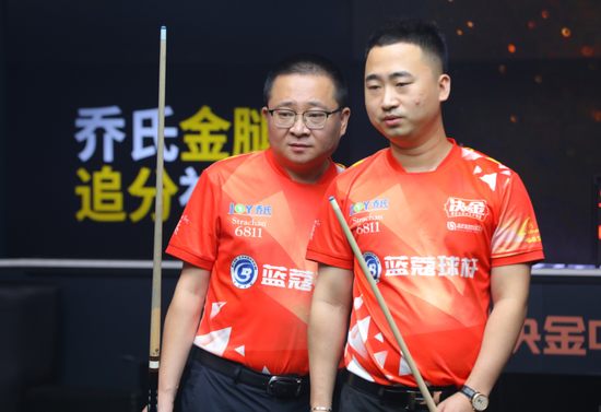 通过全息投 通过全息投